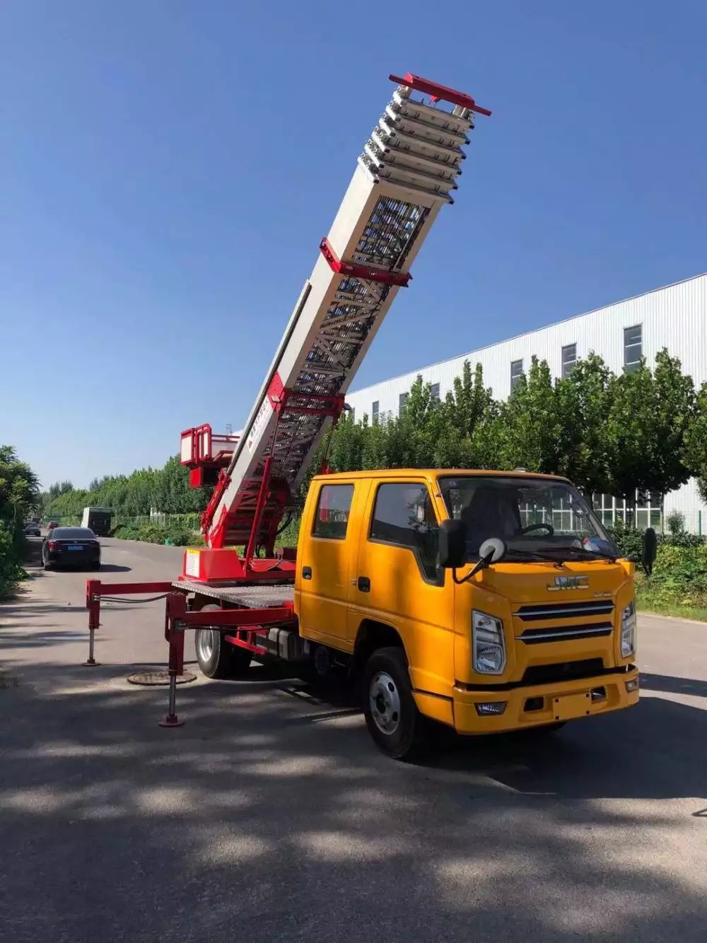 滦南县附近的云梯车出租服务：轻松解决高空作业需求