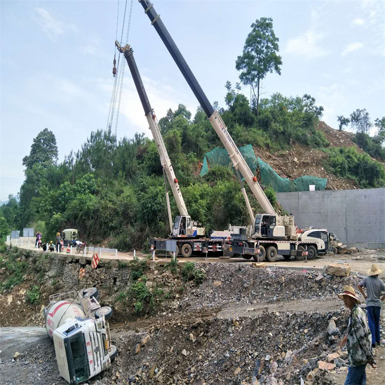 滦南县汽车掉沟里叫吊车救援要多少钱